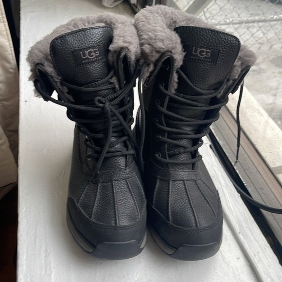 Women's Adirondack Round Toe Leather & Suede Waterproof Booties - Picture 3 of 7